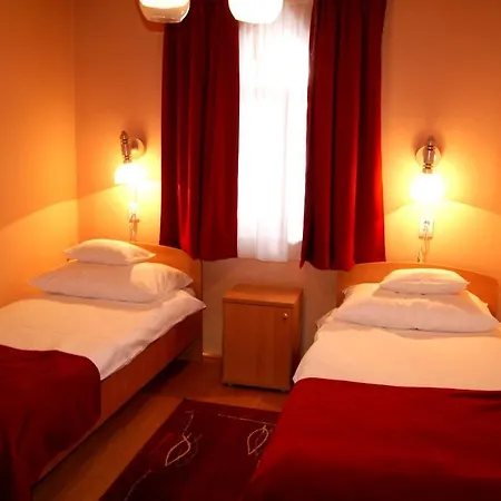 Hotel Kumilla 3*